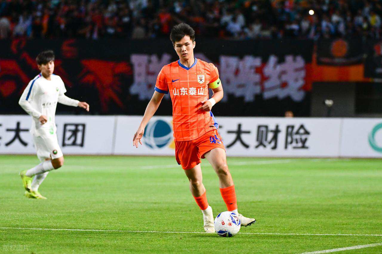 泰山今日表现抢眼，武磊整场无解，教练赛后亲自拥抱